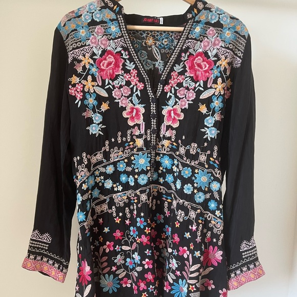 Johnny Was Floral Embroidered Black Women's Top With Buttons Size Small - Picture 2 of 4